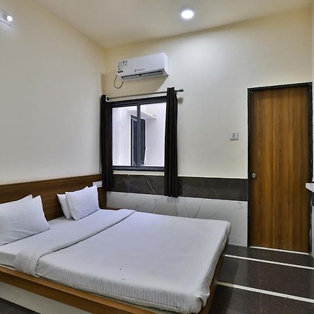 Spot On 37366 Hotel Mahalaxmi Dwārka Kültér fotó