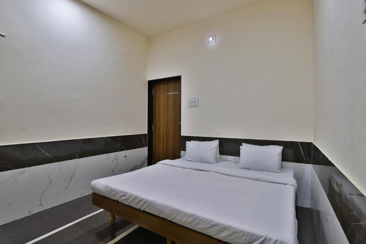 Spot On 37366 Hotel Mahalaxmi Dwārka Kültér fotó