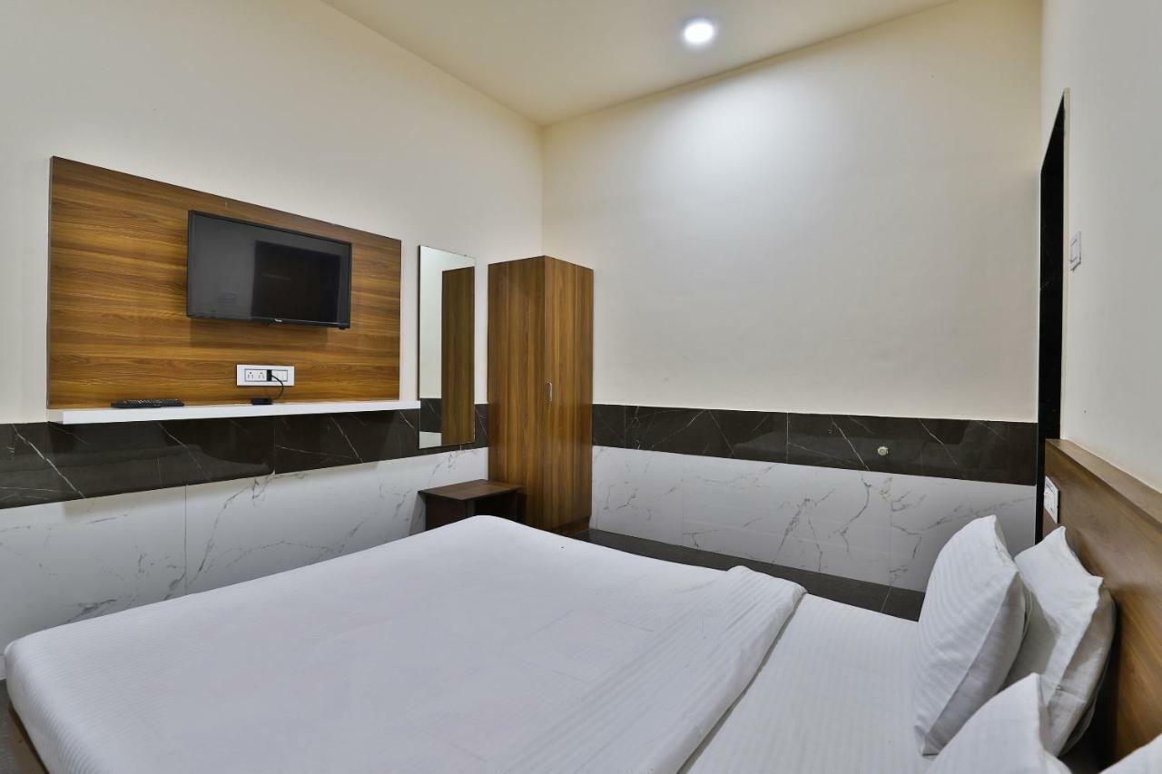 Spot On 37366 Hotel Mahalaxmi Dwārka Kültér fotó