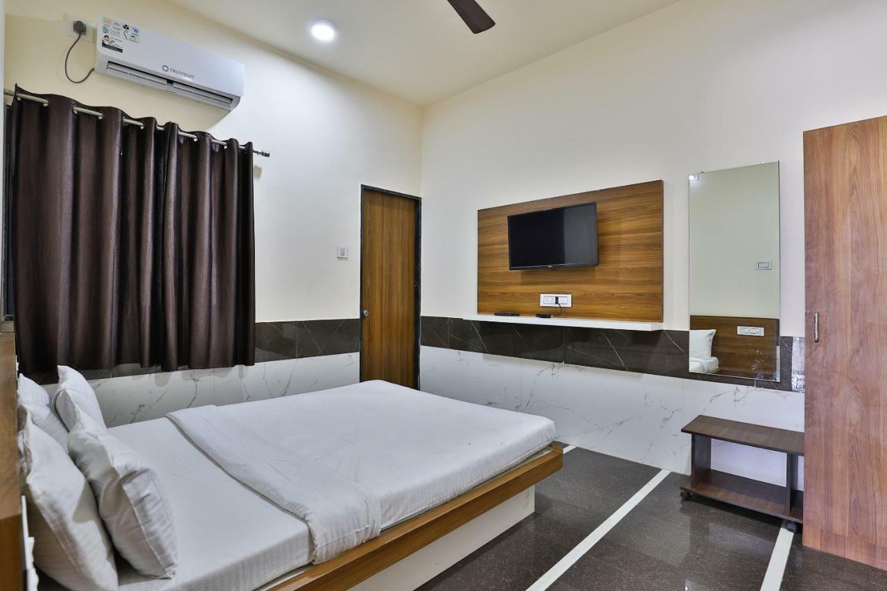 Spot On 37366 Hotel Mahalaxmi Dwārka Kültér fotó