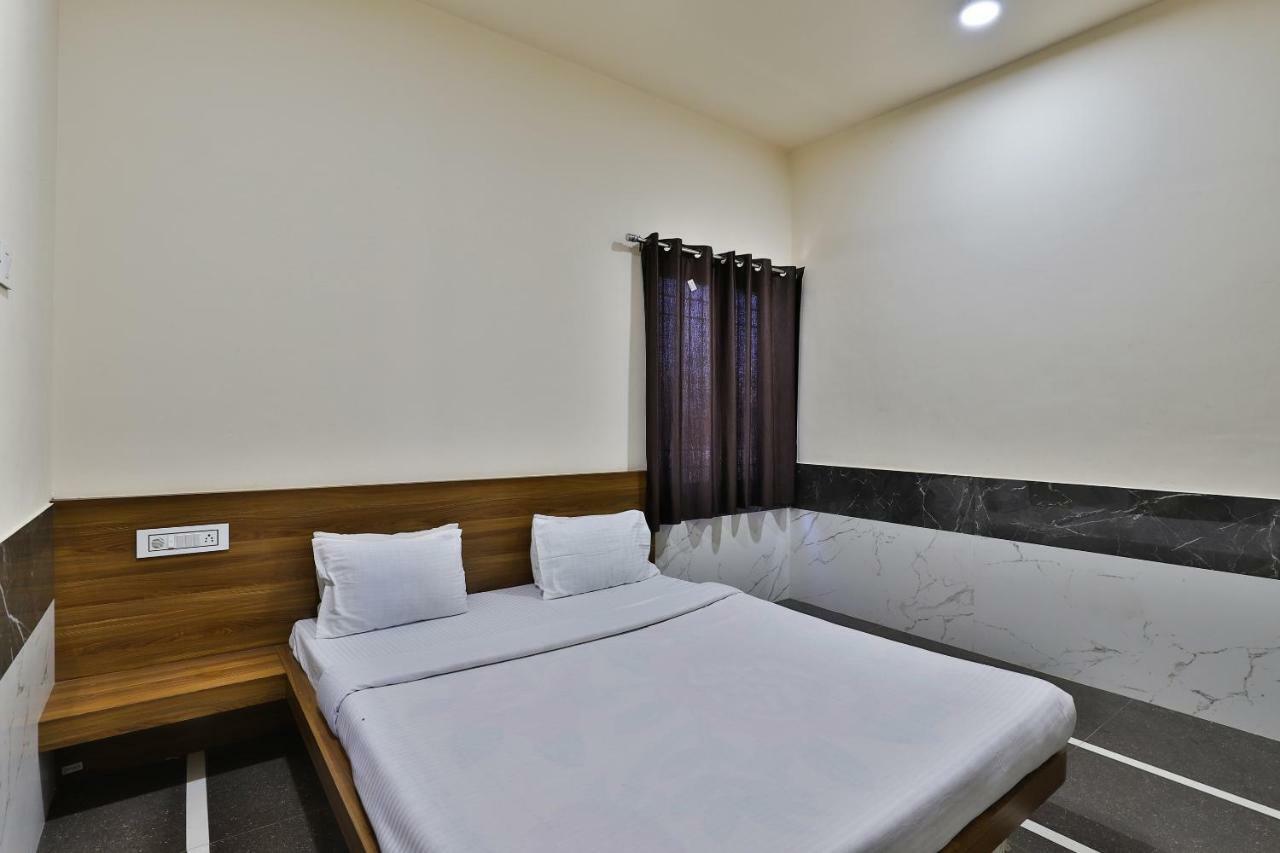 Spot On 37366 Hotel Mahalaxmi Dwārka Kültér fotó
