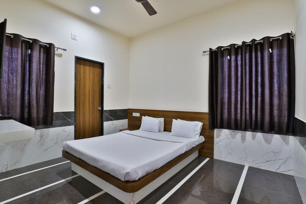 Spot On 37366 Hotel Mahalaxmi Dwārka Kültér fotó