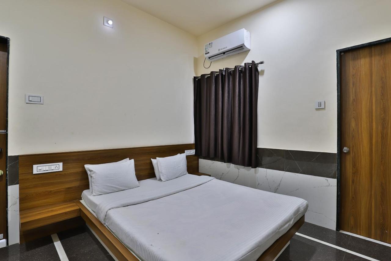 Spot On 37366 Hotel Mahalaxmi Dwārka Kültér fotó