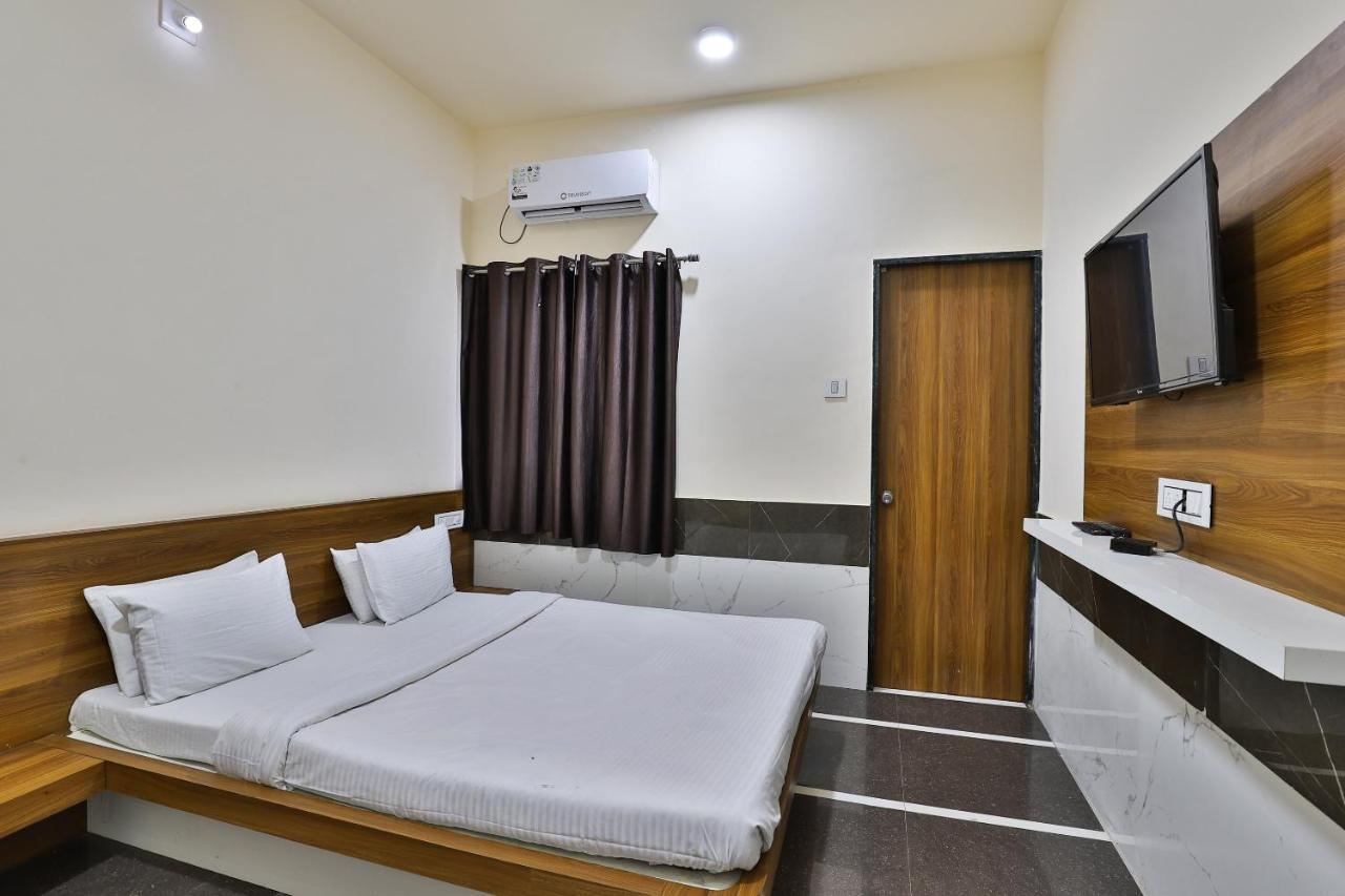 Spot On 37366 Hotel Mahalaxmi Dwārka Kültér fotó