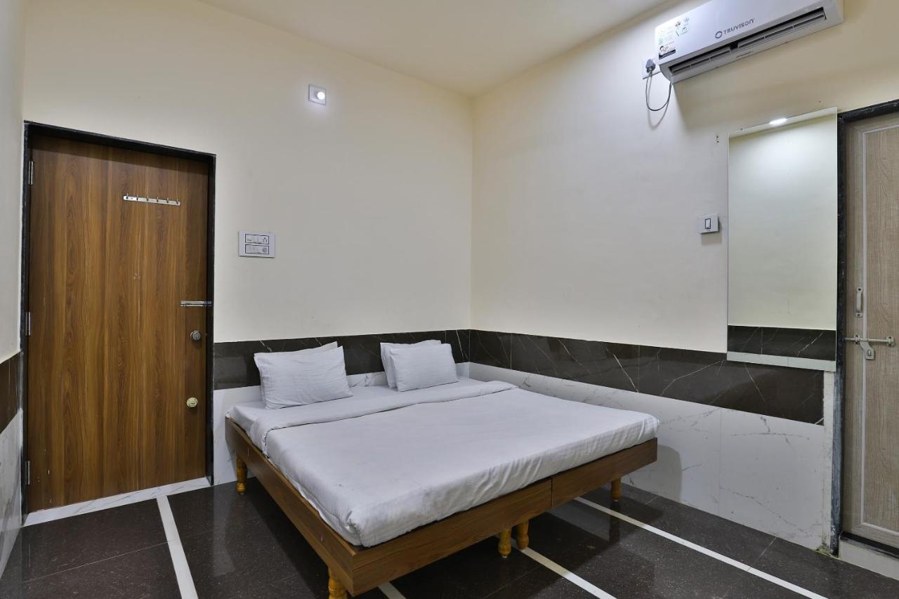 Spot On 37366 Hotel Mahalaxmi Dwārka Kültér fotó