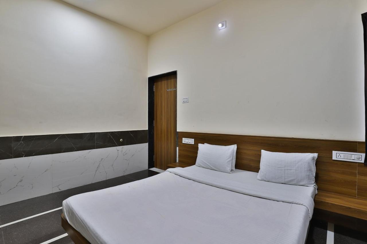 Spot On 37366 Hotel Mahalaxmi Dwārka Kültér fotó